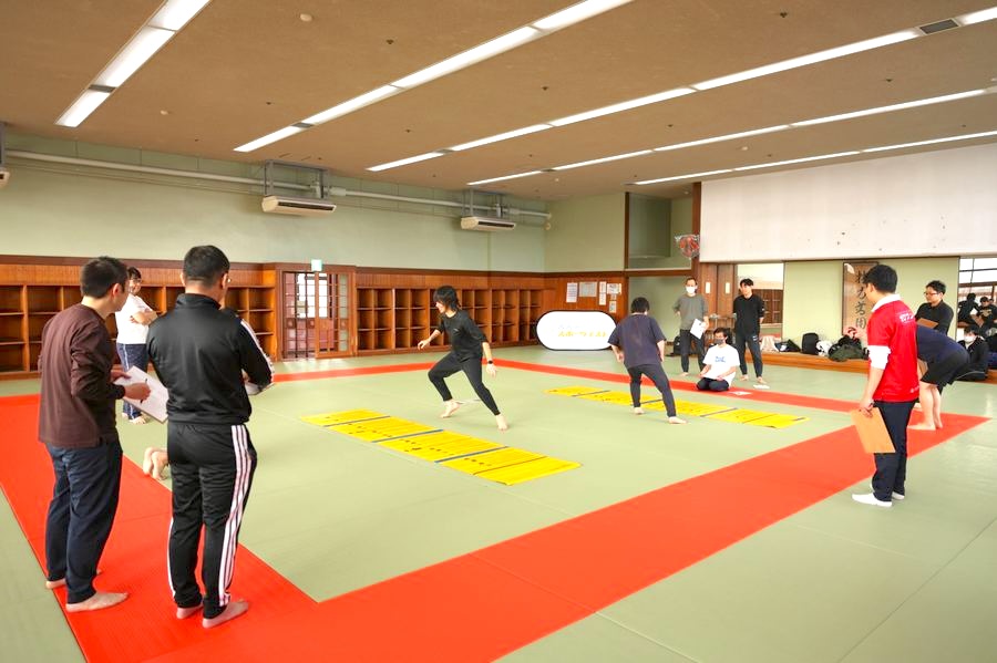 柔道場での反復横跳び測定